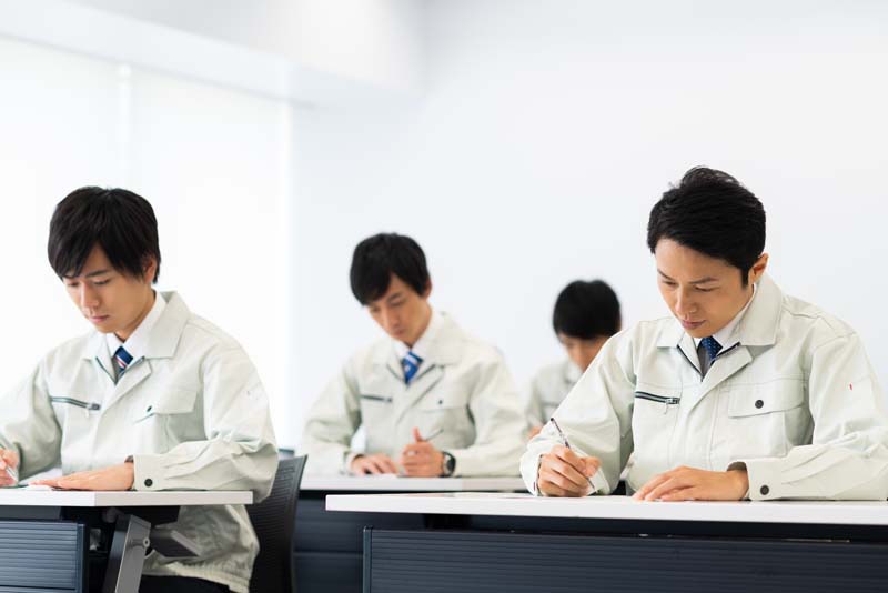 定期的な安全講習の実施